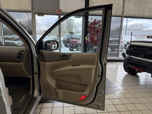 Used 2014 Kia Sedona LX image 26