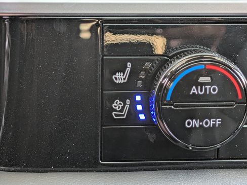 Used 2024 Nissan Pathfinder Platinum w/ Cargo Package image 34