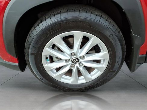 Used 2024 Toyota Corolla Cross LE image 9