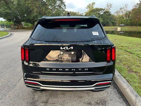 Used 2022 Kia Sorento S w/ Panoramic Sunroof Package FWD image 4