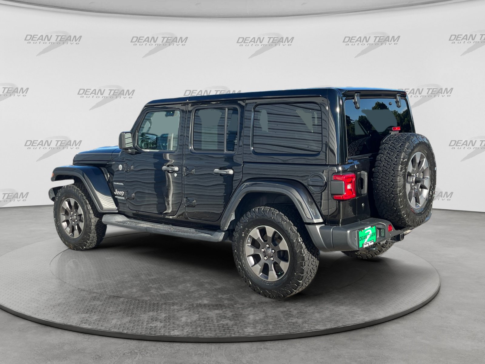 Used 2018 Jeep Wrangler Unlimited Sahara w/ Dual Top Group AWD/4WD image 5
