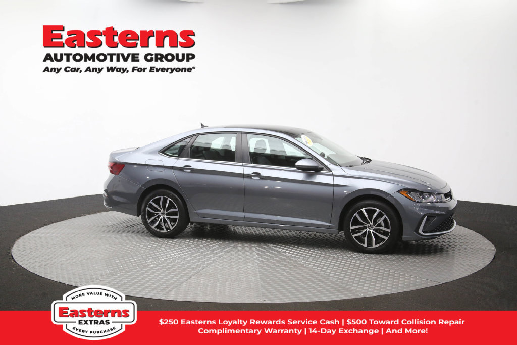 Used 2025 Volkswagen Jetta SE FWD image 46