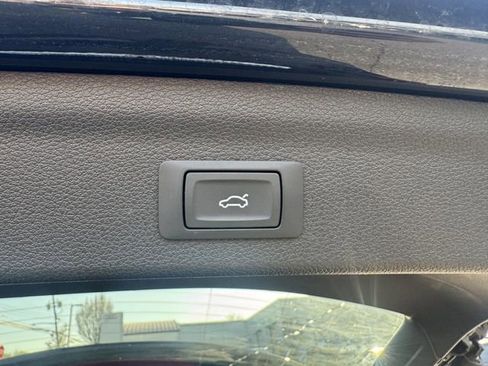 Used 2025 Audi Q3 2.0T Premium image 33