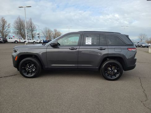 New 2026 Jeep Grand Cherokee Altitude image 11