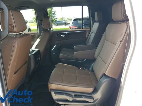 Used 2026 Chevrolet Suburban High Country RWD image 14