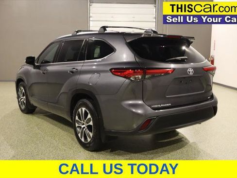 Used 2021 Toyota Highlander XLE FWD image 6