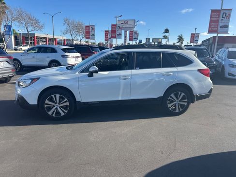 Used 2018 Subaru Outback 3.6R Limited image 4
