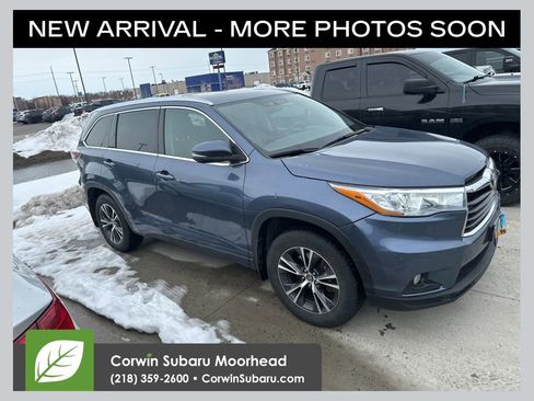 Used 2016 Toyota Highlander XLE image 1