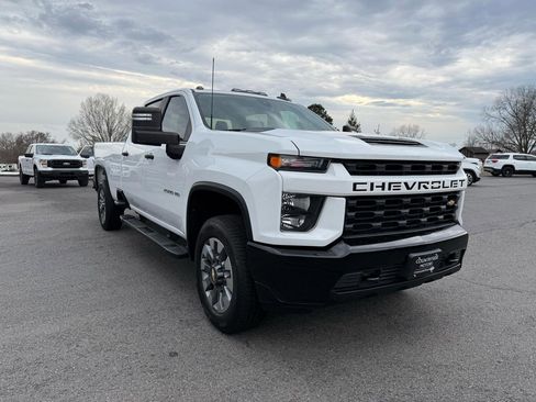 Used 2022 Chevrolet Silverado 2500 Custom w/ Custom Value Package image 8