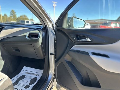 Used 2024 Chevrolet Equinox LT image 9