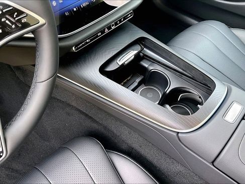 New 2026 Mercedes-Benz E 350 4MATIC Sedan image 8