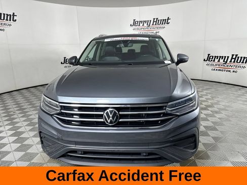 Used 2024 Volkswagen Tiguan SE w/ Panoramic Sunroof Package AWD/4WD image 3