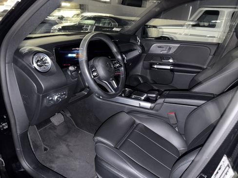 Used 2022 Mercedes-Benz GLB 250 4MATIC image 8