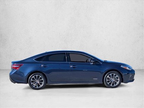 Used 2016 Toyota Avalon XLE Premium image 4
