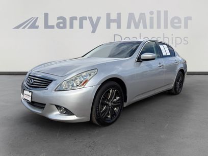 Used 2011 INFINITI G25 x w/ Moonroof Pkg