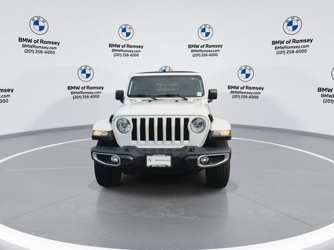 Used 2018 Jeep Wrangler Unlimited Sahara AWD/4WD image 3