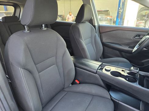 Used 2023 Nissan Rogue S image 11