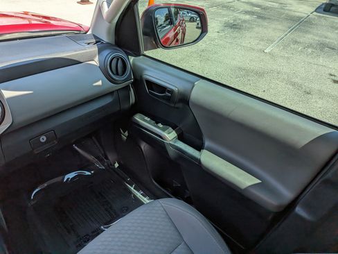 Used 2022 Toyota Tacoma SR5 w/ Technology Package RWD image 17