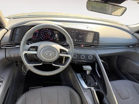 Certified 2023 Hyundai Elantra SE image 15