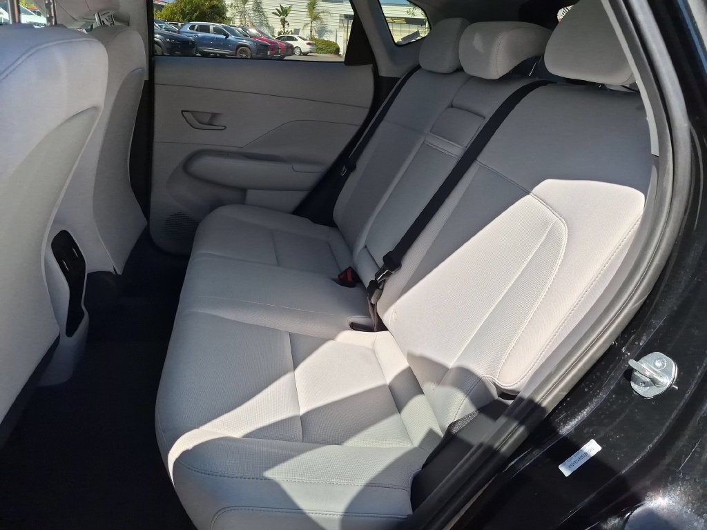 Used 2025 Hyundai Kona SEL FWD image 28