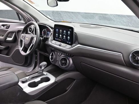 Used 2025 Chevrolet Blazer LT FWD image 32