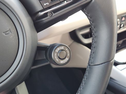 Used 2024 Porsche Cayenne image 36