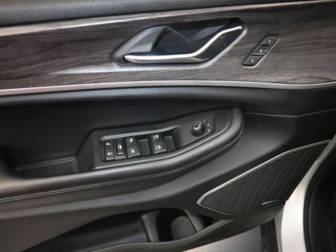 Used 2021 Jeep Grand Cherokee L Limited RWD image 11
