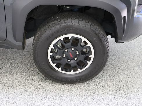 Certified 2025 Toyota Tacoma TRD Off-Road AWD/4WD image 5