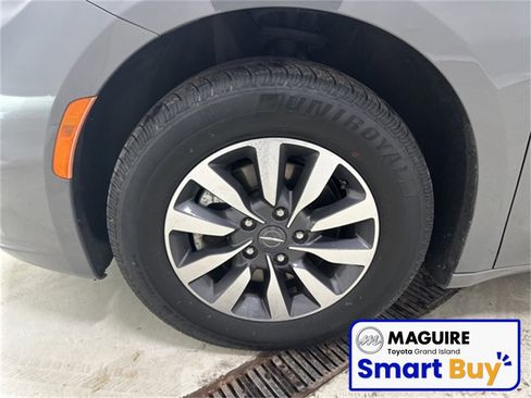 Used 2022 Chrysler Pacifica Touring-L image 27