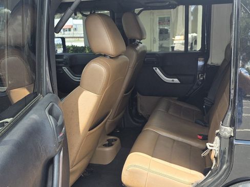 Used 2012 Jeep Wrangler Unlimited Rubicon w/ Connectivity Group AWD/4WD image 30