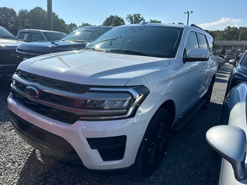 Used 2024 Ford Expedition XLT AWD/4WD image 1