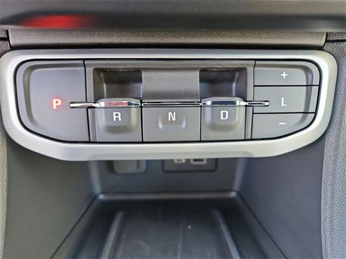 Used 2023 GMC Acadia SLE w/ Driver Convenience Package image 16