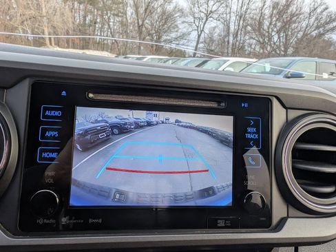 Certified 2017 Toyota Tacoma TRD Sport w/ Tow Package (A/T) AWD/4WD image 22