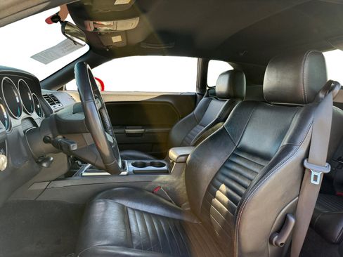 Used 2010 Dodge Challenger R/T image 9