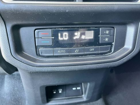 Used 2025 Volkswagen Atlas SE FWD image 19