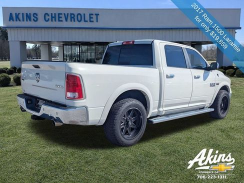 Used 2017 RAM 1500 Laramie w/ Convenience Group AWD/4WD image 4