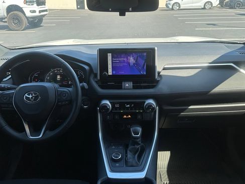 Used 2024 Toyota RAV4 SE w/ Convenience Package AWD/4WD image 4