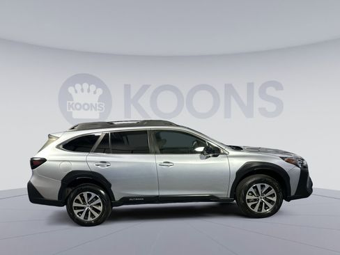 Used 2023 Subaru Outback Premium image 8