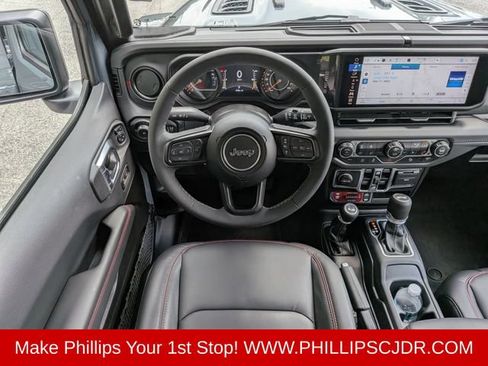 Certified 2025 Jeep Wrangler Unlimited Rubicon AWD/4WD image 15