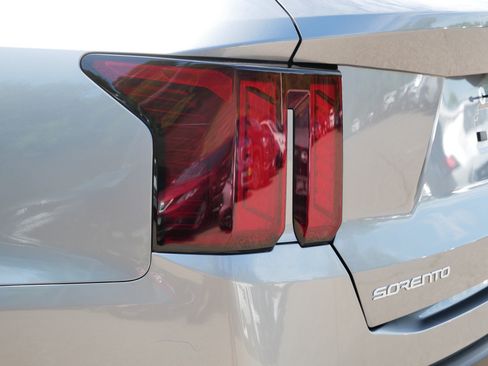 Certified 2025 Kia Sorento EX w/ EX Panoramic Sunroof Package AWD/4WD image 17