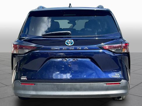 Certified 2024 Toyota Sienna LE AWD/4WD image 5