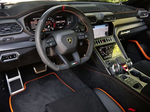 Used 2024 Lamborghini Urus Performante AWD/4WD image 10