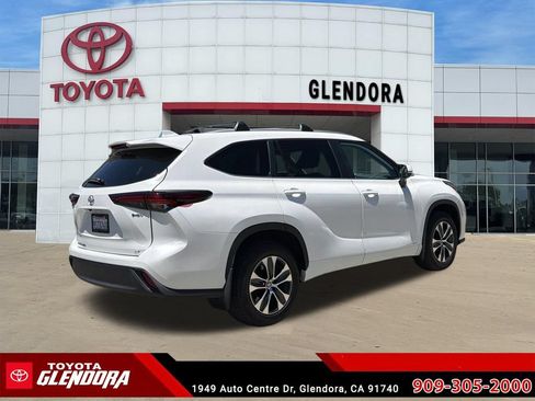 Certified 2025 Toyota Highlander XLE AWD/4WD image 11