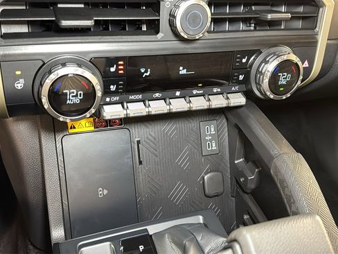 Used 2025 Toyota Tacoma TRD Sport image 29