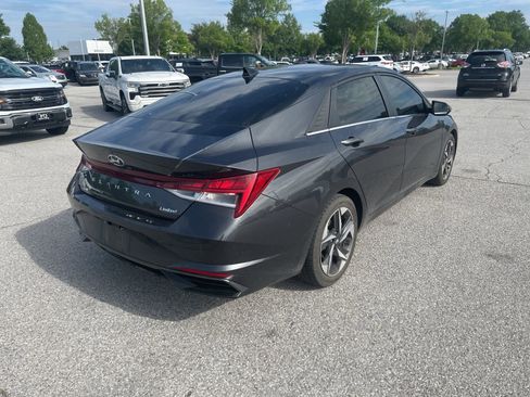 Used 2021 Hyundai Elantra Limited FWD image 5
