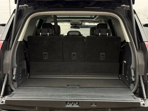 Used 2025 Ford Expedition Platinum image 29