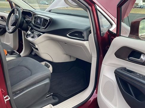 Used 2019 Chrysler Pacifica Touring Plus w/ Tire & Wheel Group image 37