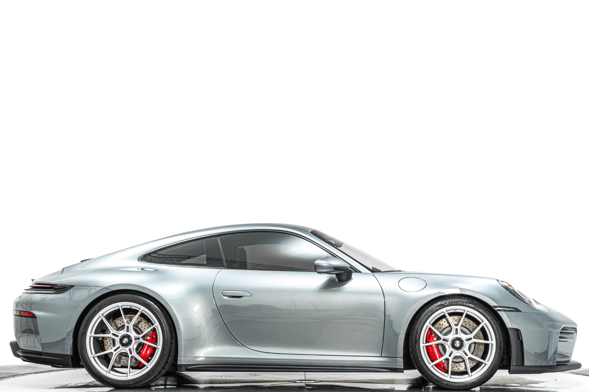 Used 2026 Porsche 911 GT3 RWD image 2