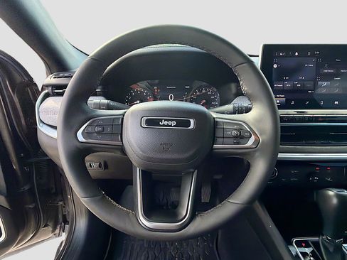 Used 2023 Jeep Compass Latitude image 35