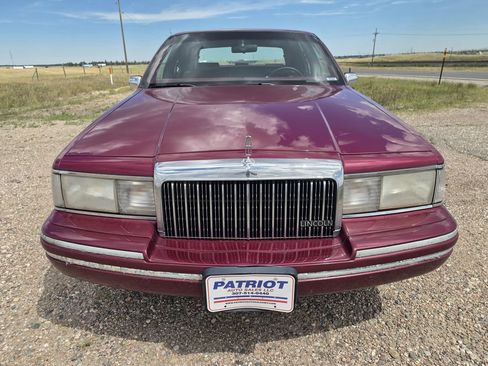 Used 1993 Lincoln Town Car Executive RWD image 8